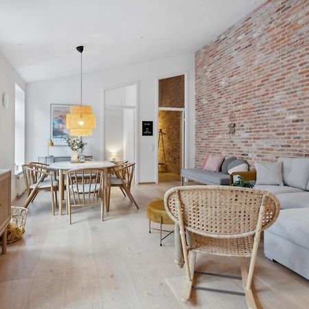 Central 3-Bedroom Apartment With Huge Terrace, Including Queen Size Beds Aalborg Esterno foto