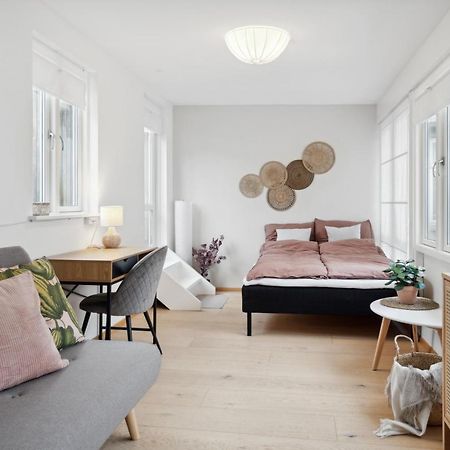 Central 3-Bedroom Apartment With Huge Terrace, Including Queen Size Beds Aalborg Esterno foto