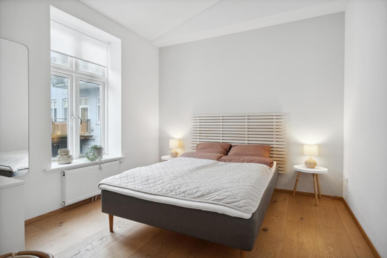 Central 3-Bedroom Apartment With Huge Terrace, Including Queen Size Beds Aalborg Esterno foto