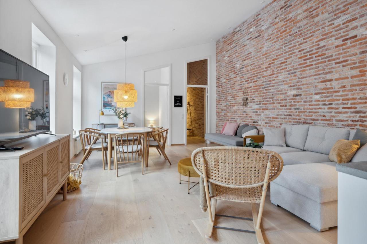 Central 3-Bedroom Apartment With Huge Terrace, Including Queen Size Beds Aalborg Esterno foto