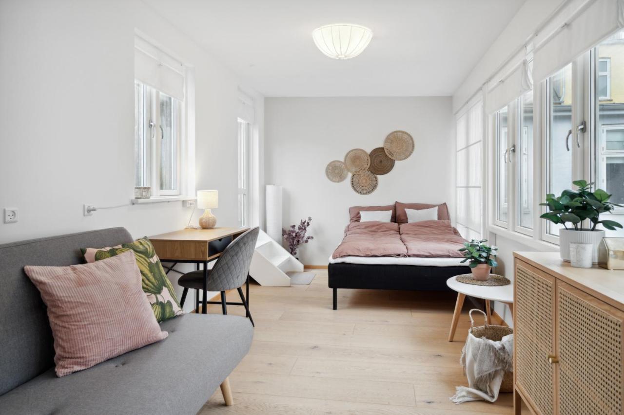 Central 3-Bedroom Apartment With Huge Terrace, Including Queen Size Beds Aalborg Esterno foto