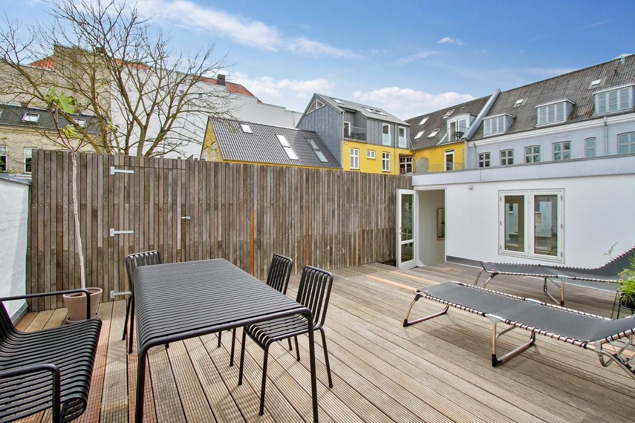 Central 3-Bedroom Apartment With Huge Terrace, Including Queen Size Beds Aalborg Esterno foto